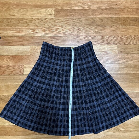 Classic Concepts Plaid Knit skirt - Picture 6 of 8